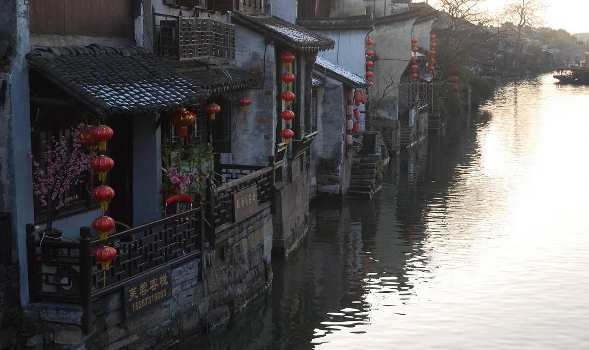华夏春联市场热闹非凡,喜庆红火年味浓!